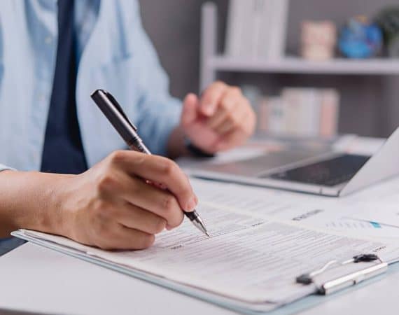 wypełnianie deklaracji celnej